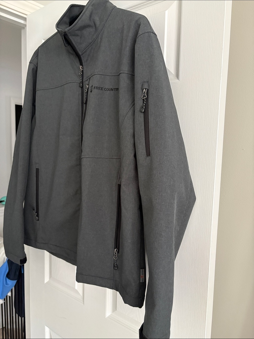 Free Country Men's Gray Softshell Performance Jacket - Picture 2 of 3